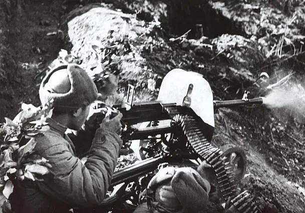 血战台儿庄的滇军，如何在汉江以南粉碎美军飞机大炮的轮番进攻 - 8