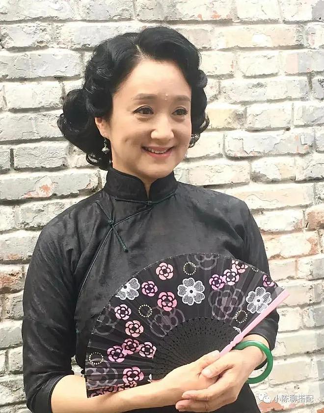 “上海妈妈”专业户杨昆：穿花穿素都优雅，看不出是60岁的人 - 14