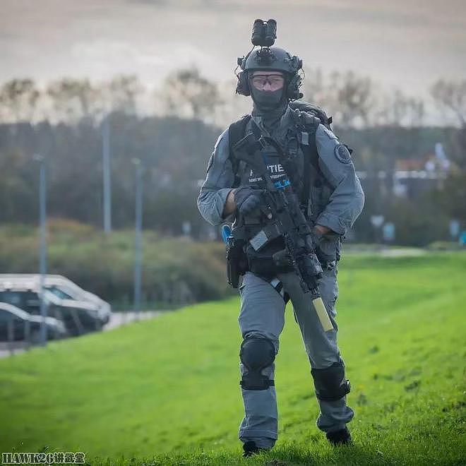 荷兰特殊干预局举行反恐演习 无人机先行侦察 HK416A5步枪是标配 - 7