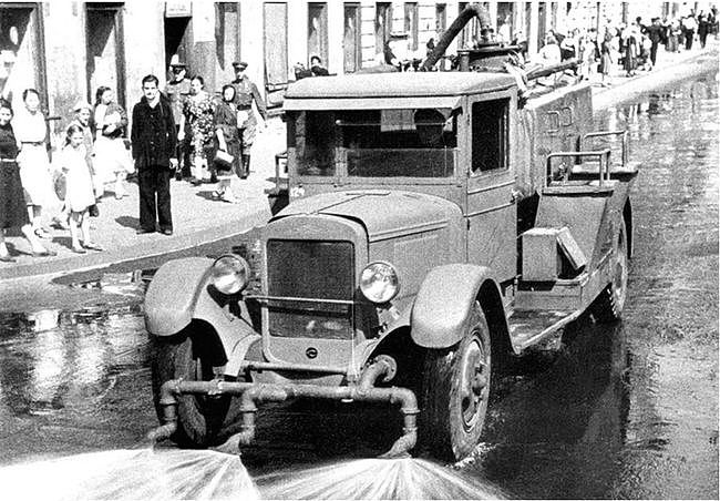 干净又卫生！苏联的街头清扫车，极具“战斗民族”的风格 - 11