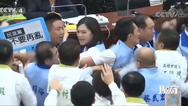 台湾省的立法院质询怎么变成了大型送礼环节？ - 3