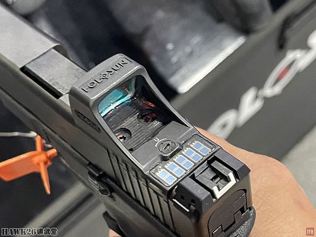 直击SHOT Show：HOLOSUN全新微型红点镜匹配原厂机械瞄准具 - 2
