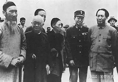1946年，那个给毛泽东送“人民救星”金匾的人，究竟什么身份 - 8