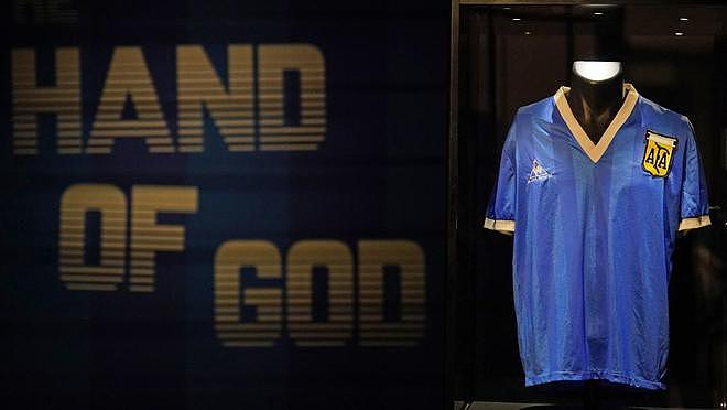 马拉多纳上帝之手球衣卖出700万镑，创造新纪录 - 1