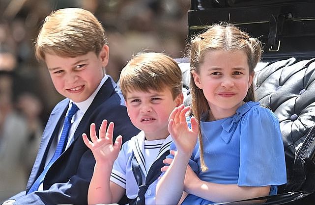 英国公主首次带6岁继儿子参加王室活动！亚洲脸好俊，沾王室的光 - 1