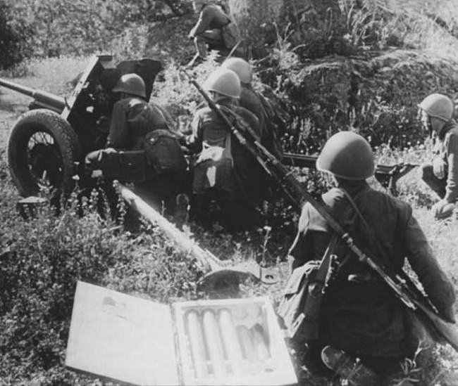 罗科索夫斯基与第9机械化军，如何在混乱中抵达前线与德军交战？ - 2