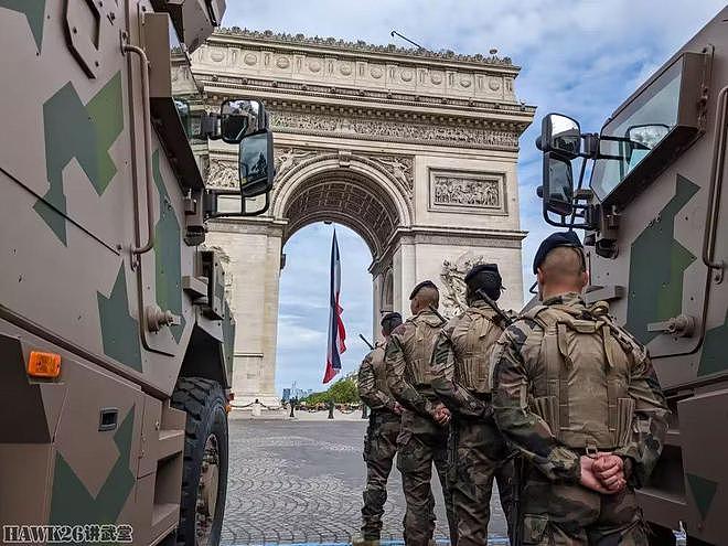 法国举行国庆日阅兵式 新型装甲侦察车亮相 印度三个方阵另有玄机 - 6