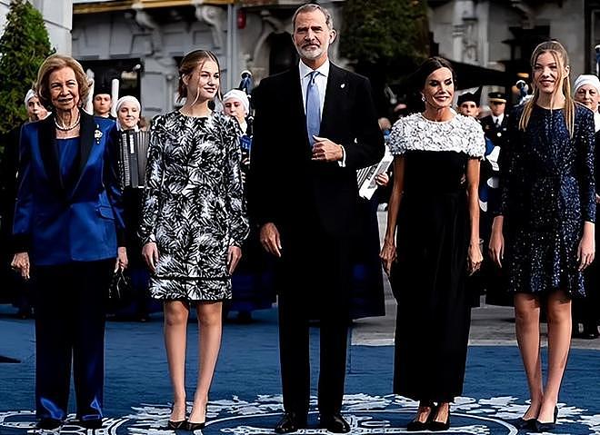 西班牙公主身材颜值兼备，时尚度直追王后母亲，竟能hold住芭比粉 - 2