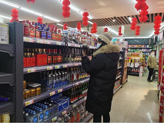 中国3款“倒霉”酒，坚决不加“1滴香精”，却在超市货架上积灰 - 1