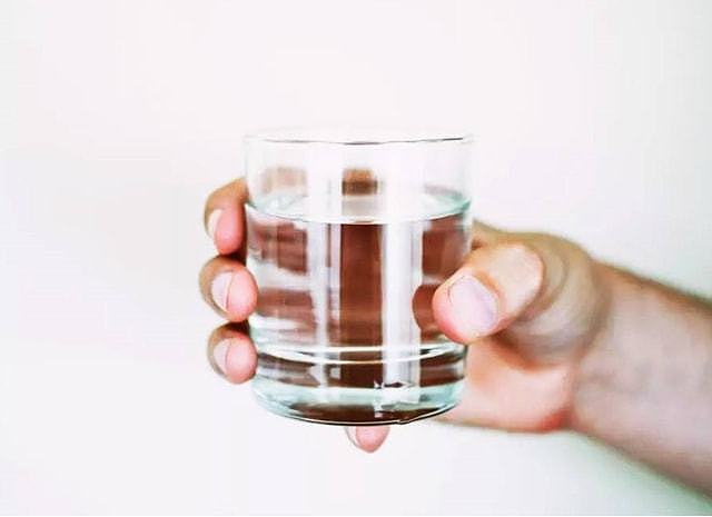喝水时，一半热水兑一半冷水，会对身体有危害吗？越早知道越好 - 2