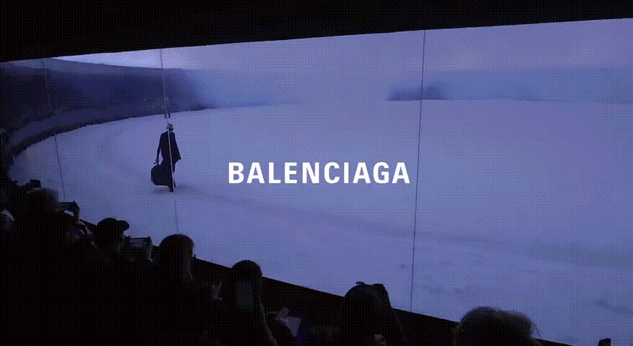 水晶球中的皑皑白雪，来自Balenciaga的未来世界 - 4