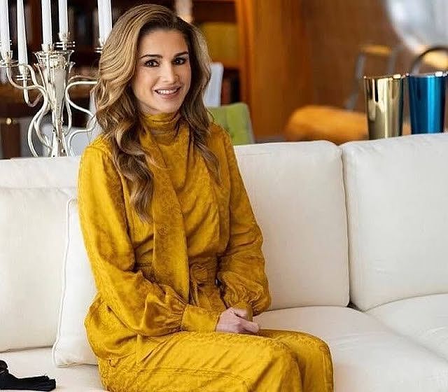 约旦王后访问卡塔尔！穿金黄色裤装太美，被卡塔尔第一夫人抢风头 - 2