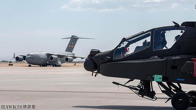 波音团队将AH-64E武装直升机装入C-17运输机 展示公司强大实力 - 1