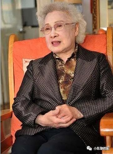 被周总理称为“中国最美女性”，已99岁的秦怡老了依旧如此美丽 - 19