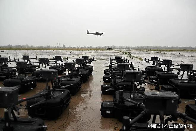 俄乌战场上民用无人机的春天：小型无人机挂手雷打单兵 - 6