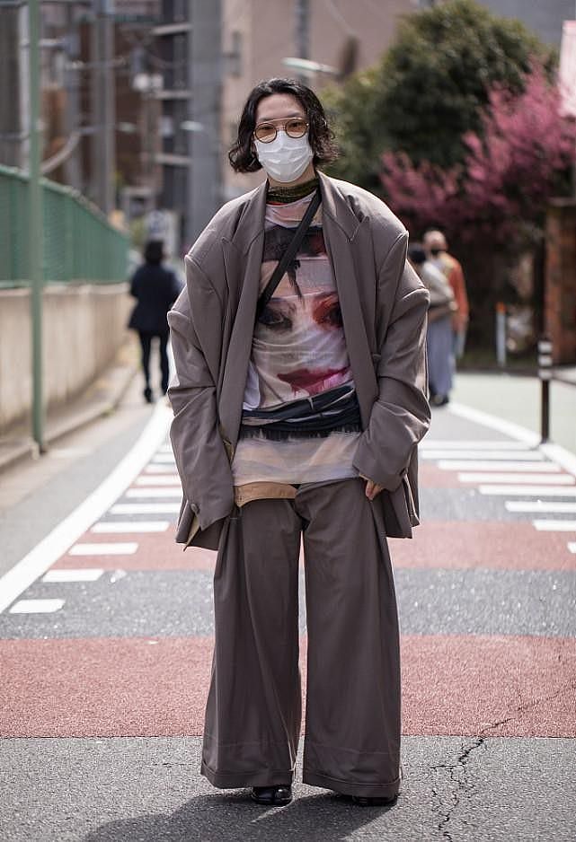 东京街头的人穿搭好潮，哪怕是复古风格的，看着都与众不同 - 1