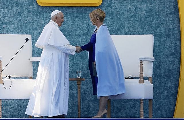 48岁斯洛伐克美女总统接待罗马教皇！泡泡袖蓝裙太惊艳，有富态感 - 10