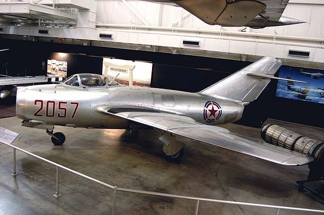 它是苏联第一代战机 产量超16500架 是美制F-86佩刀的噩梦 - 7