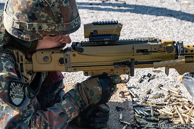 德国预备役军人MG5机枪实弹训练 展现出色性能 意大利老兵占便宜 - 1
