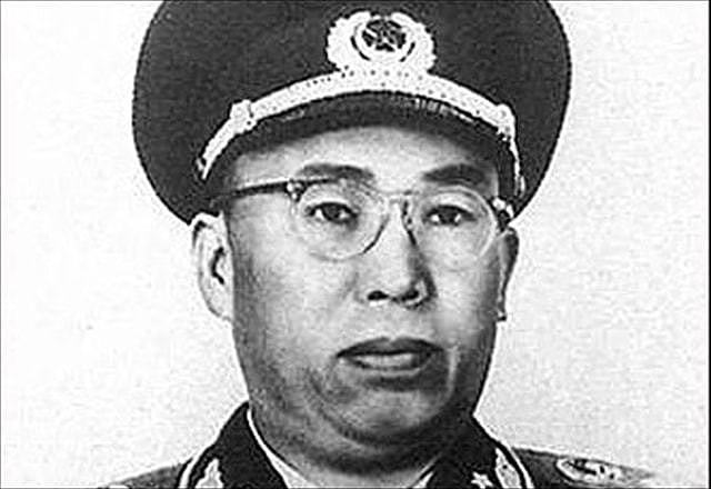 1930年他当上师长，建国后还是师长，授衔时罗荣桓亲自找他商量 - 8