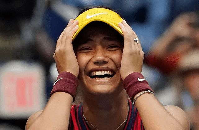一夜成名的18岁华裔网球少女闪耀红毯！穿黑白配秀腹肌，中文超好 - 8