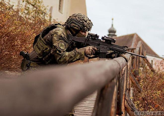 捷克警方举行一场特殊演习 占领城堡保护文物 无托狙击步枪很重要 - 1