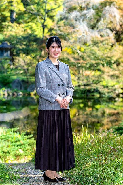 日本佳子公主29岁生日新照好美！穿蓝大衣亮相，首次没有姐姐陪伴 - 10