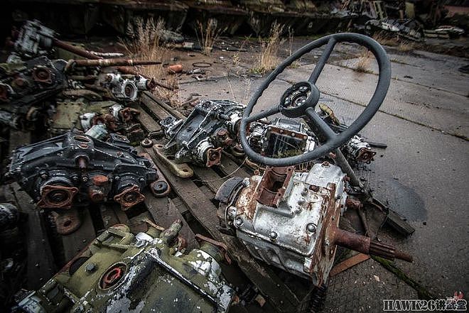 走进莫斯科的军事基地 数百辆装甲车残骸堆积如山 场面无比震撼 - 28
