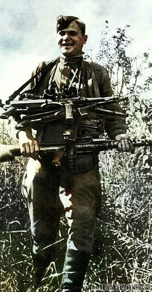 苏军士兵最爱德国武器MG34机枪 SU-76车组熬过柏林战役的法宝 - 14