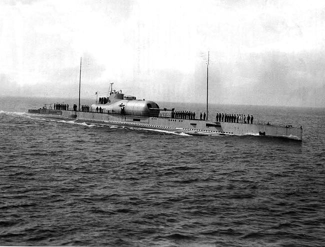 二战前的法国最大潜艇，絮库夫号远洋潜艇，看似威风实则是个废物 - 4