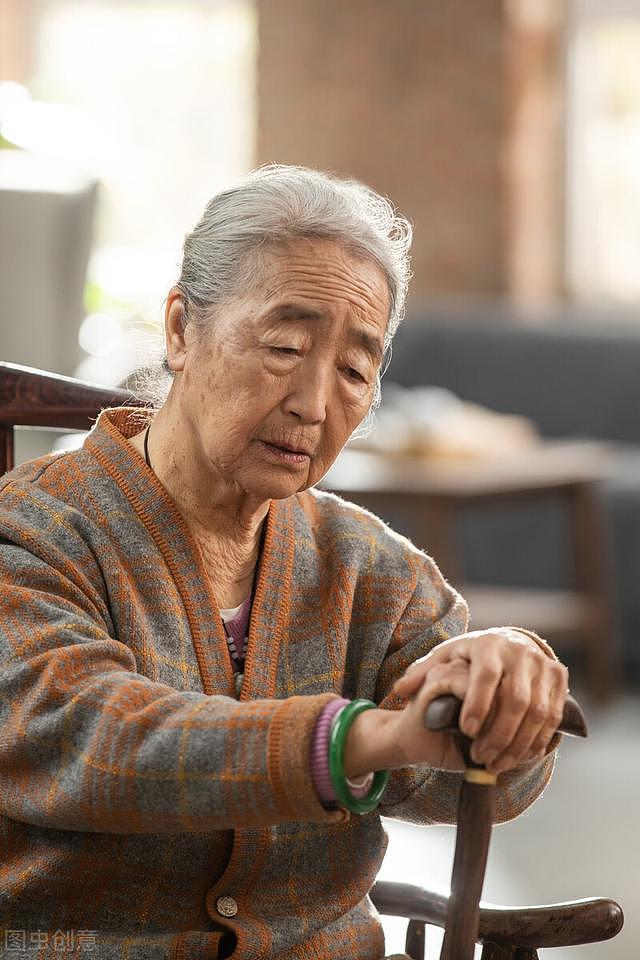 新研究发现：促卵泡激素可能导致老年女性阿尔茨海默病发病率更高 - 1