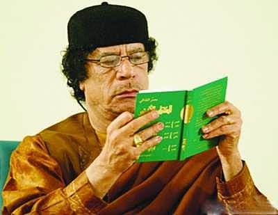 卡扎菲为什么被一群乌合之众民兵打败？2011年10月20日卡扎菲被杀 - 5
