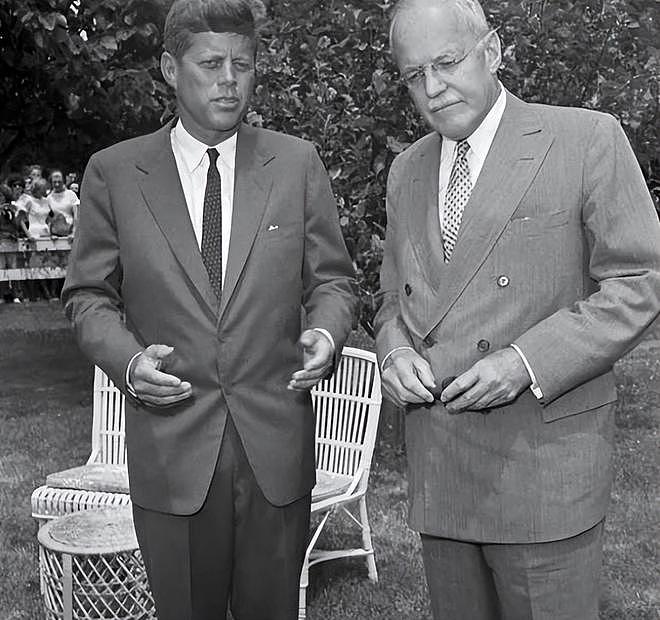 1961年美国战败赔款，总统追责CIA高层，调查战败原因后一顿无语 - 13
