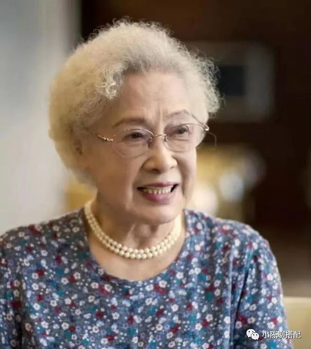被周总理称为“中国最美女性”，已99岁的秦怡老了依旧如此美丽 - 12