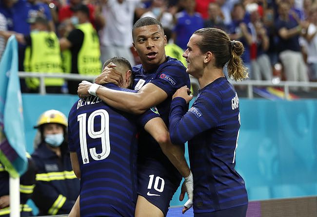 8-0！26分钟进3球！姆巴佩踢疯了！法国提前晋级2022年世界杯正赛 - 4