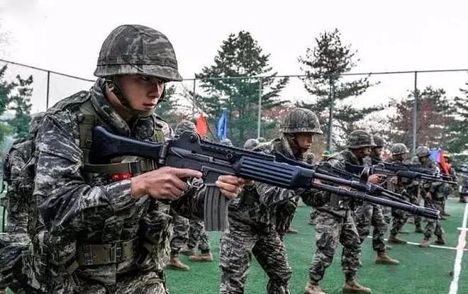 盘点亚洲9国最具代表性的突击步枪，朝鲜的卷筒步枪很有个性 - 6