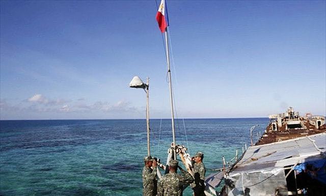 赖在仁爱礁22年的菲律宾海军：船只已成破铜烂铁，靠发电机做饭 - 3