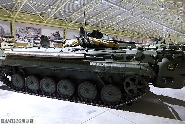 俄罗斯博物馆纪念伊萨科夫诞辰104周年 经典作品是BMP-1步兵战车 - 8