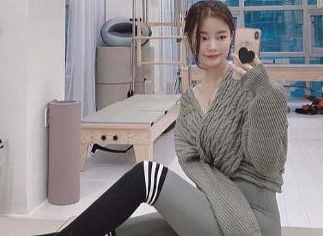 24岁韩国小姐姐，多年瑜伽练出迷人身线，纤细美腿引起网友羡慕 - 1