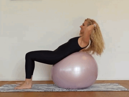 坚持这9个瑜伽球塑形动作30天，让你全身塑形变瘦 - 6