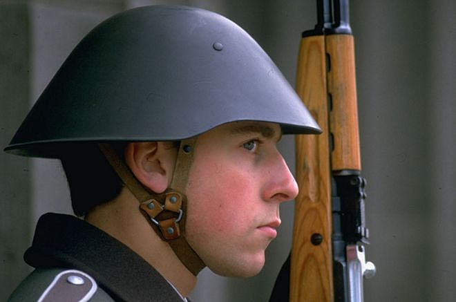 二战德军头盔只有M35一种？而实际上有6种，最后一款使元首嫌弃 - 17