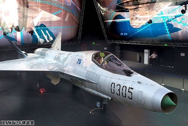 集腋成裘：俄罗斯全新制造图-160轰炸机 苏-75战机公开即被恶搞 - 5