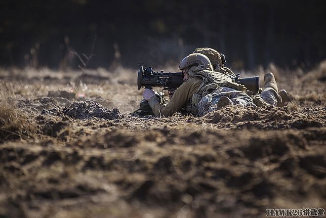 拉脱维亚士兵试射“卡尔古斯塔夫M4”无后坐力炮 解读其中的细节 - 11
