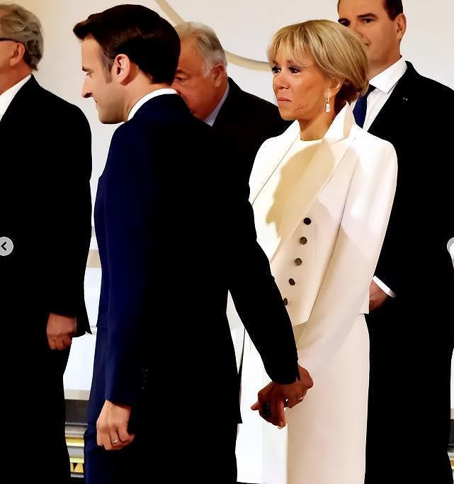前法国总统奥朗德和旧情人结婚！新娘穿白裙，还曾嘲笑布丽吉特老 - 6