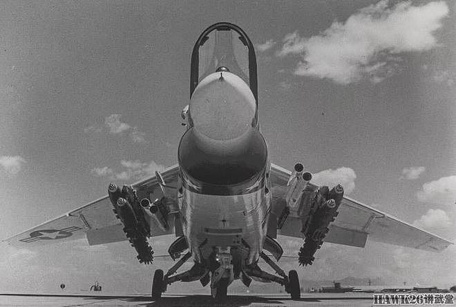 图说：沃特F-8“十字军战士”舰载战斗机 美国最后一款机炮战机 - 3