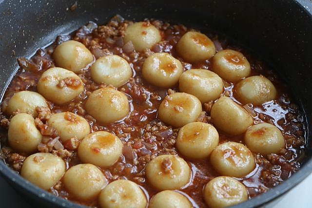夏天就馋土豆这个吃法，搓一搓蒸10分钟，出锅汤汁一滴不剩！真香 - 13