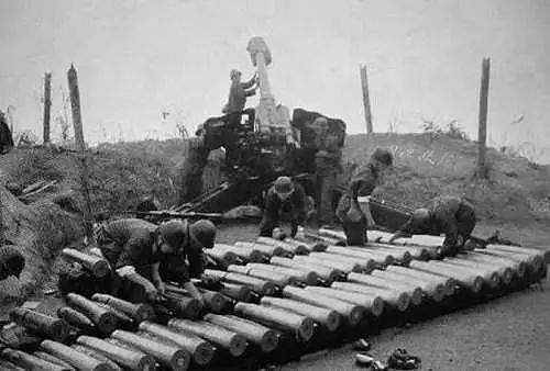 我军数百门炮火显神威 将不听命令的越军收尸队直接轰上天 - 4
