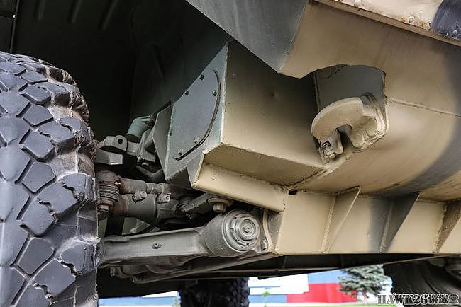 细看：BRDM-2M装甲侦察车 生产厂家测试样品 性能得到显著提升 - 12