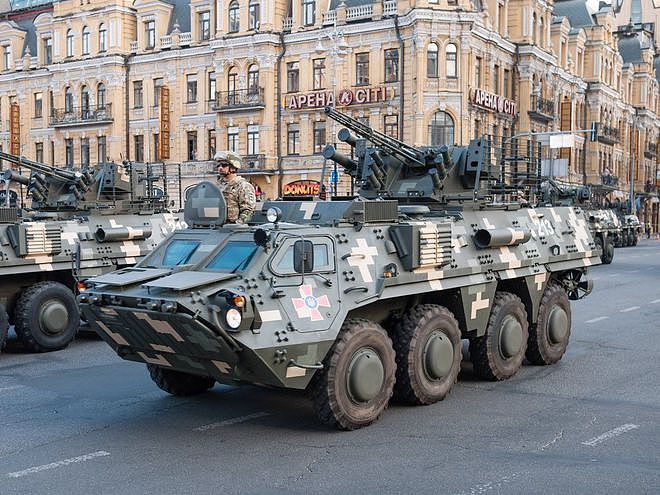 俄制BTR-80不适合现在战争 乌克兰BTR-4号称马里乌波尔战神 - 1
