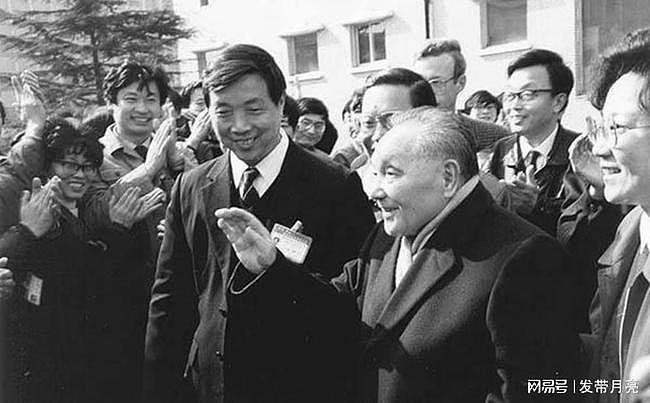 1991年，朱镕基陪邓公路过外滩，邓小平几句话让他幡然醒悟 - 7